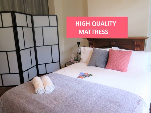 CBD SYDNEY LARGE PRIVATE SPACE (curtains, no door)