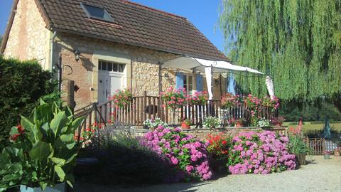 Stone cottage, peaceful location close to village