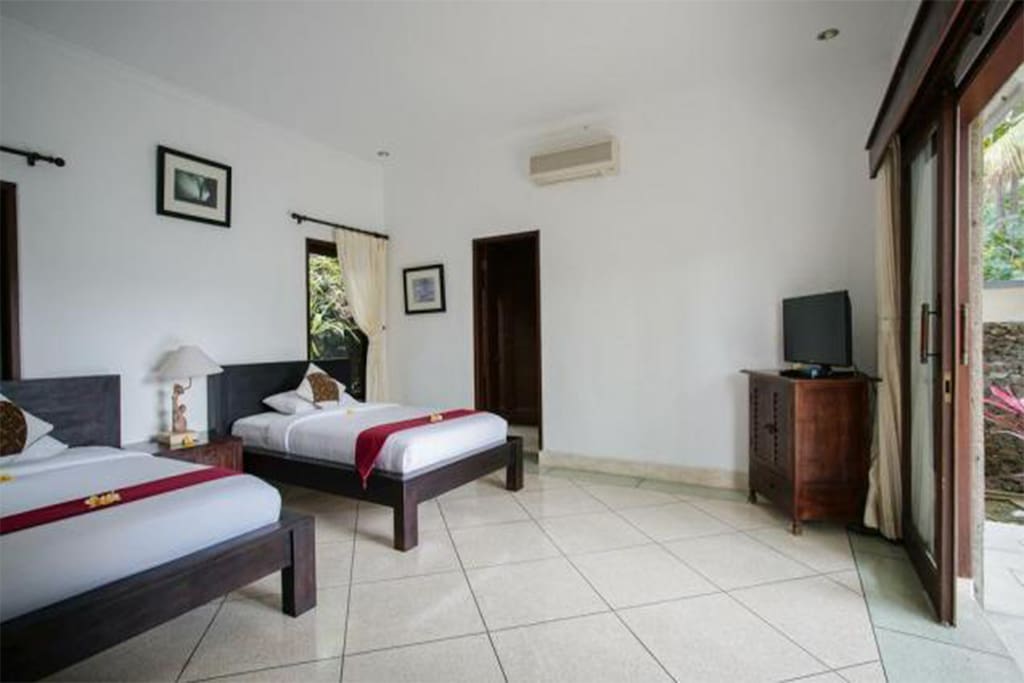 Twin Bedrooms 1st Floor