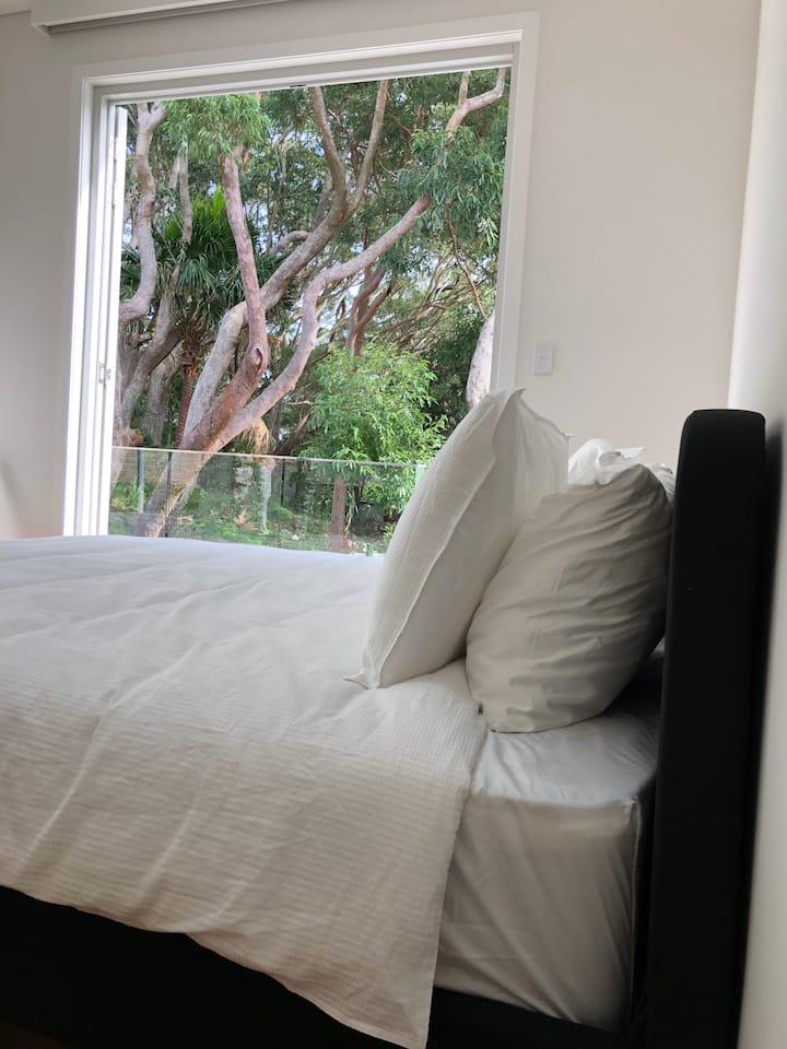 床位3-12平方米的房间，可直接通往灌木甲板和灌木景观