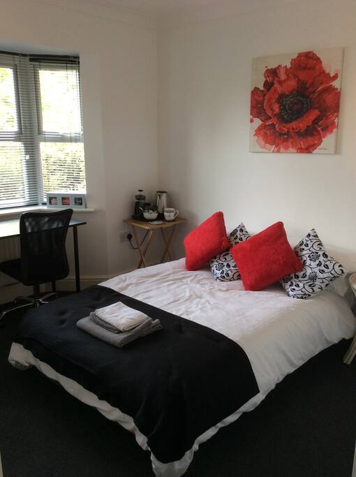 Clean, cosy and comfy room with workstation and tea and coffee making facilities.
