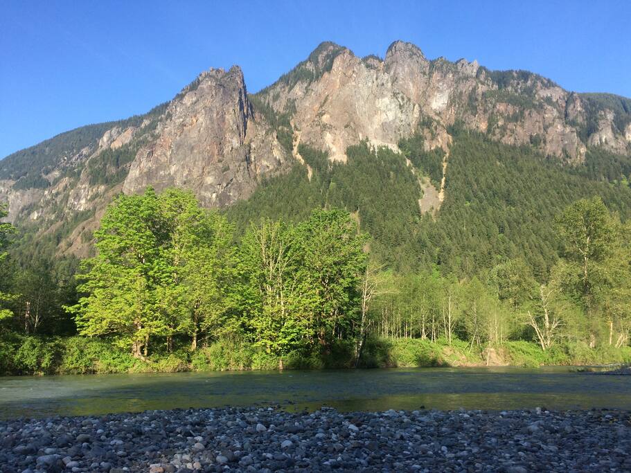 Private swimming and fishing area - 5 minute walk from RV