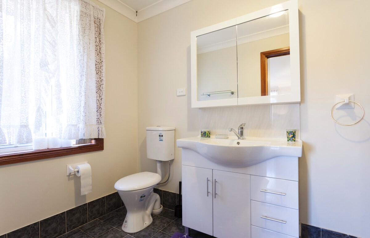En-suite Rm in Rhodes w/ Air Con close to Olympic