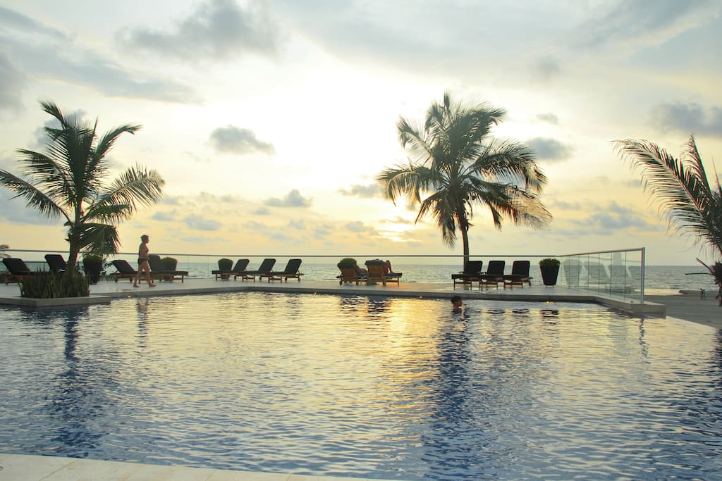 OCEANFRONT CONDO NEAR WALLED CITY . Appartementen te Huur in