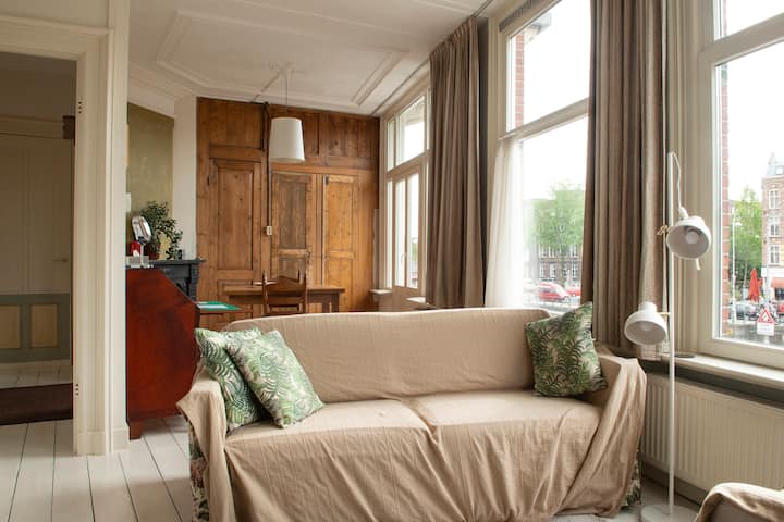 Canal View Bed-no-breakfast - Amsterdam