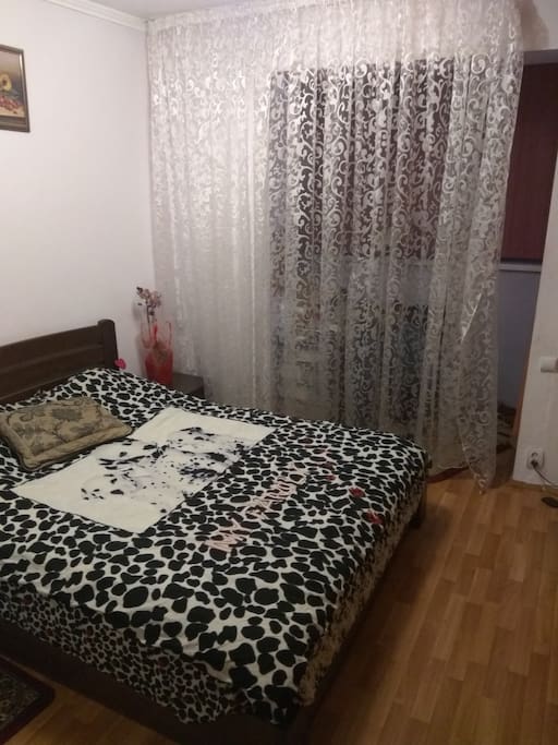 двуспальная кровать
