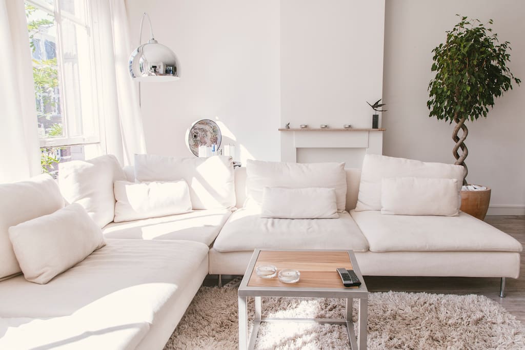 Livingroom + Ultra HD Samsung TV + Samsung Dolby surround system + Netflix