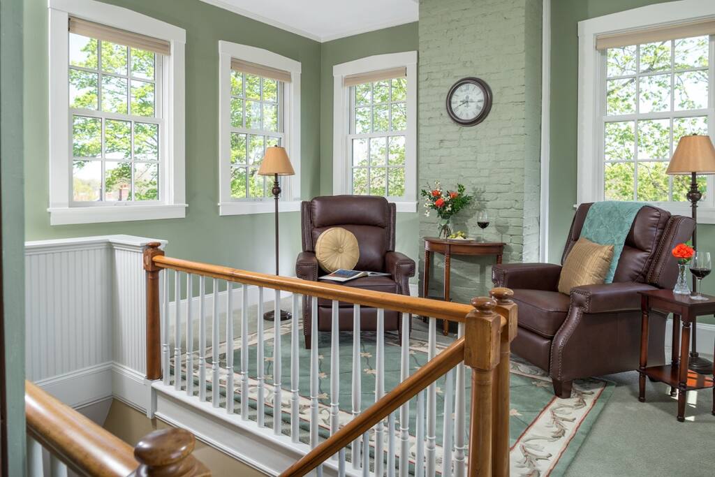 Your private Cupola sitting room above the King bedroom