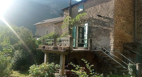 House in the Tarn Gorges
 The refuge"