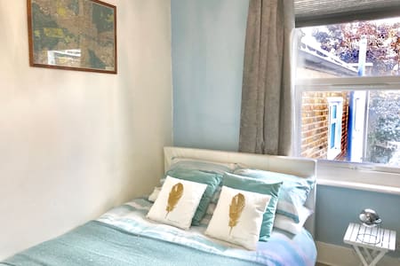 Bright double near station in Peckham zone 2