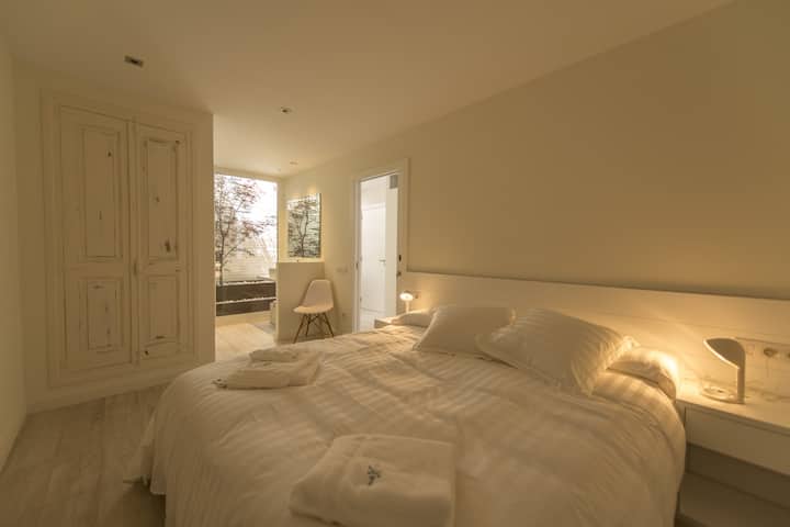 日式套房浴室和露台