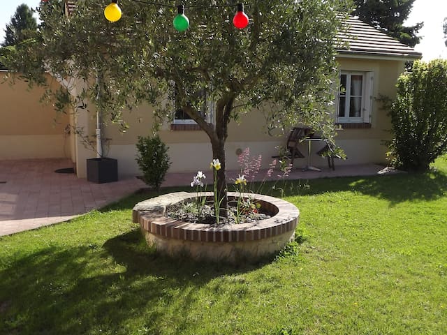 Charming studio near Paris( 30' )