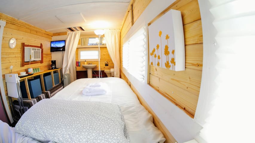 ✨Cozy City Suite|Yellow|Home on Wheels✈@DOWNTOWN!
