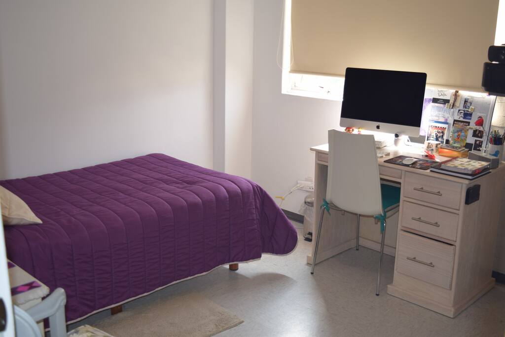 Room with workspace