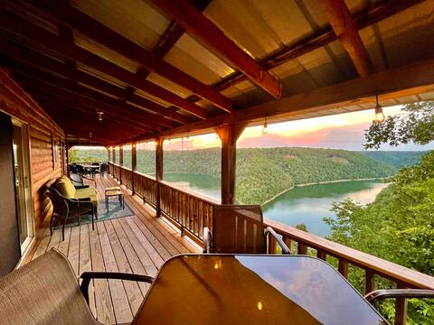 LAKE N LOGS - Stunning views at a lakeside cabin