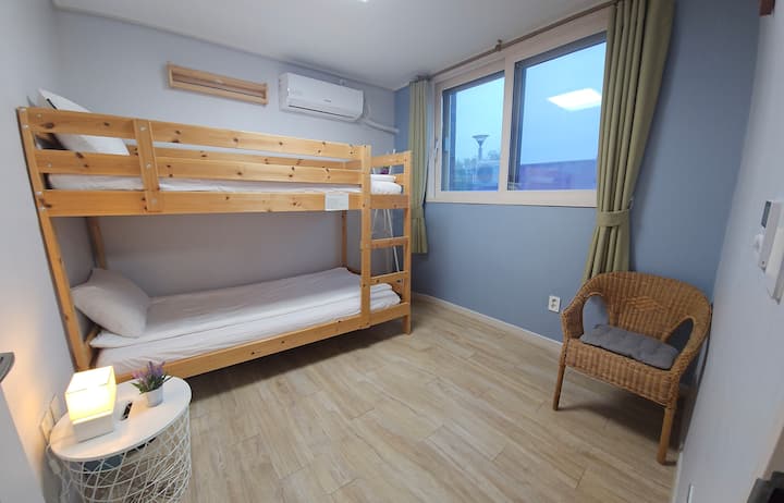 1e verdieping slaapkamer 2 (tweepersoonsbed)