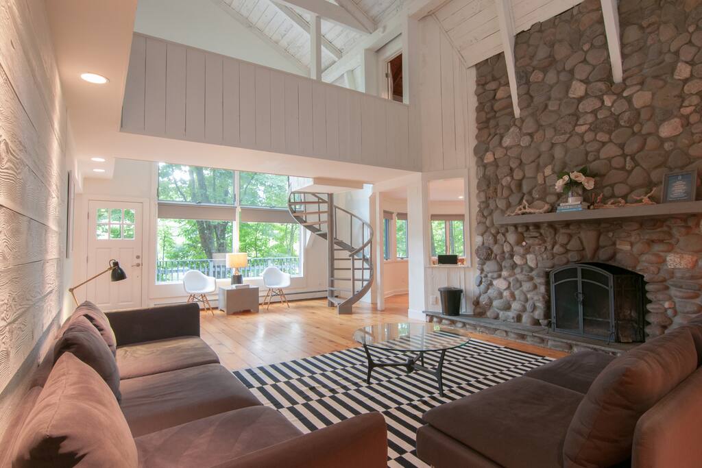 Living Room with 40' vaulted ceilings & a bluetooth airplay enabled stereo.