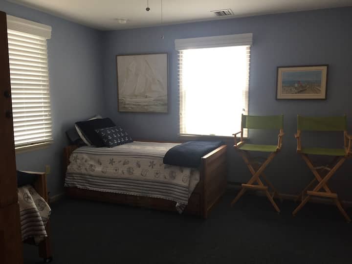 Kids Bedroom with 3 twin beds and a trundle bed