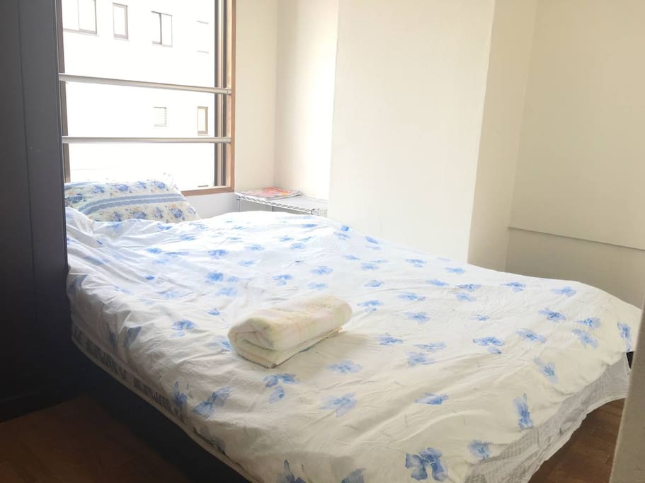 Room Corner 房間一角
double bed 室內雙人床