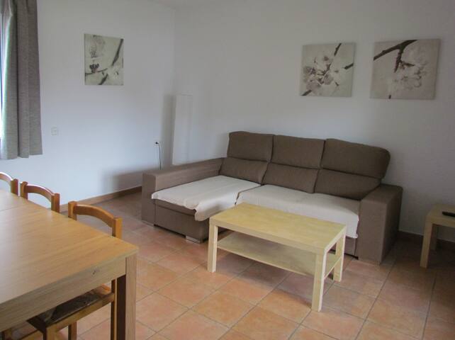 Apartament amb terrassa, piscina i aparcament gallery image 4