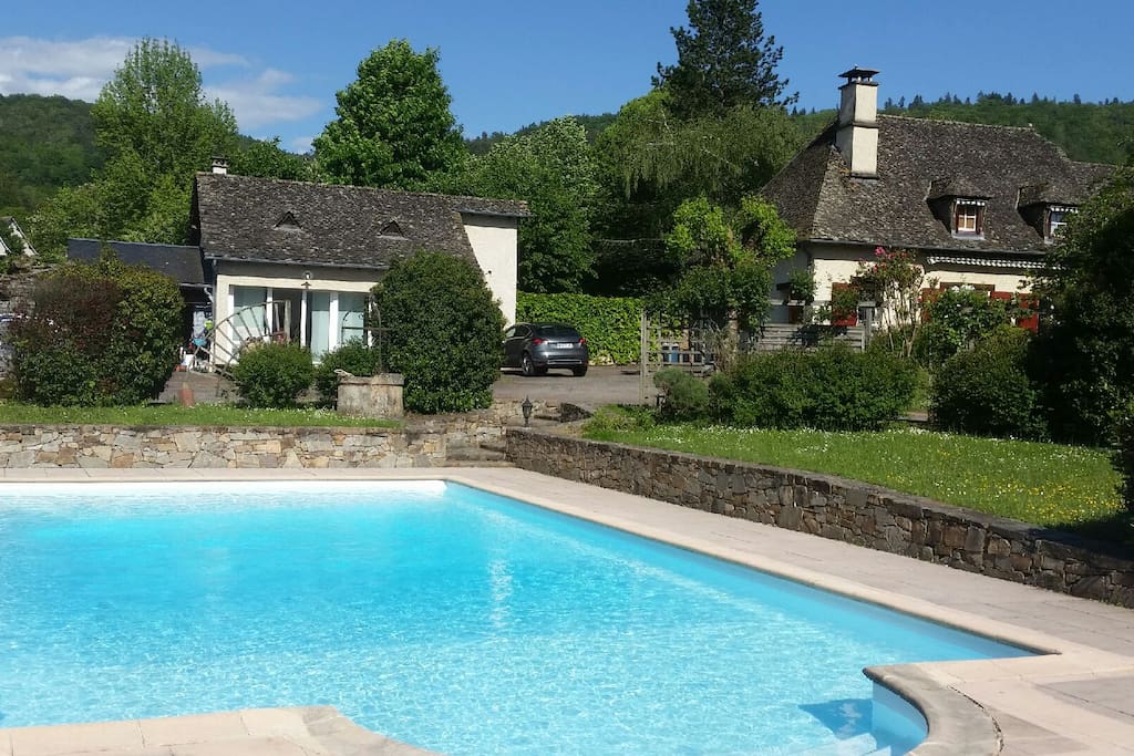Vue de la maison de la piscine