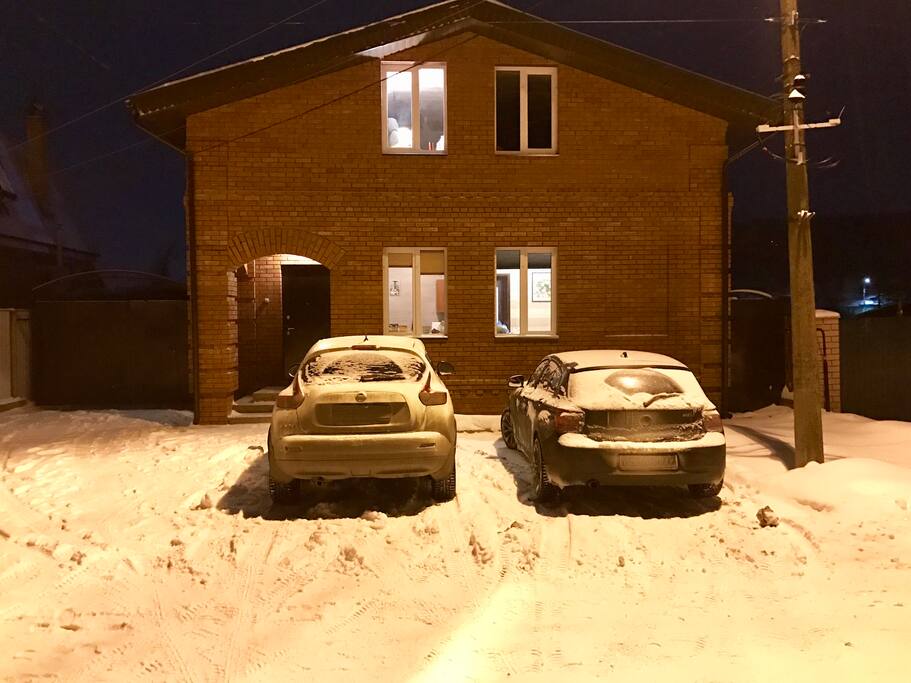 Парковка на 4 авто.