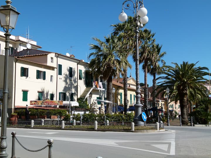 Bright Four-room Apartment On The Promenade - Porto Azzurro