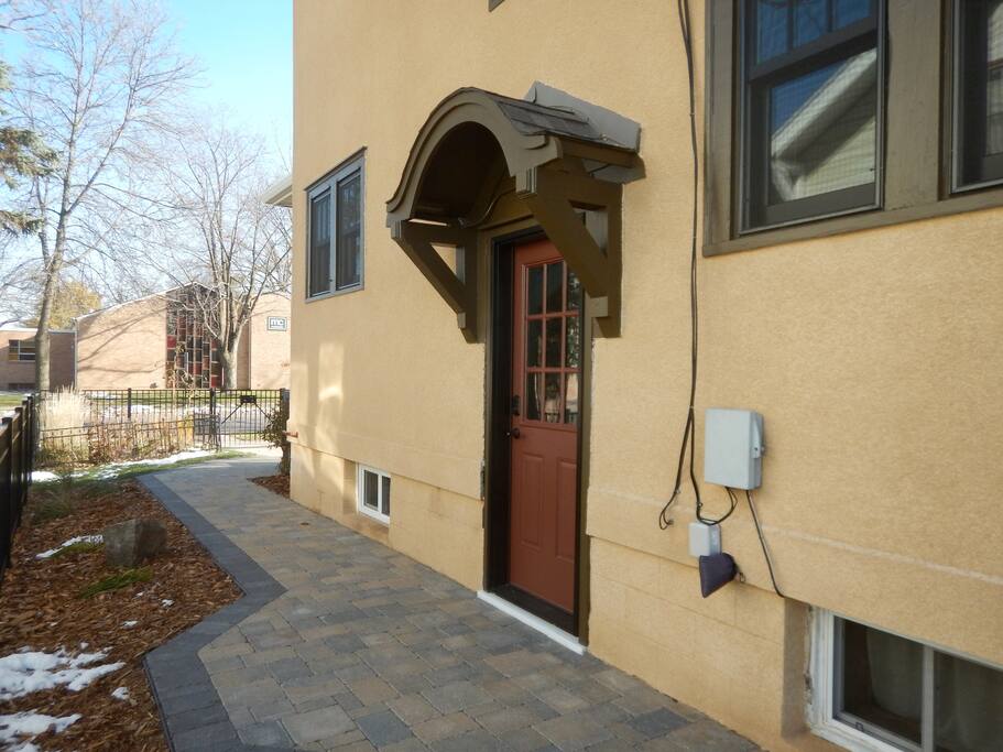 Private Guest Entrance - yours and yours alone. We do not use this entrance; it is for guests only.