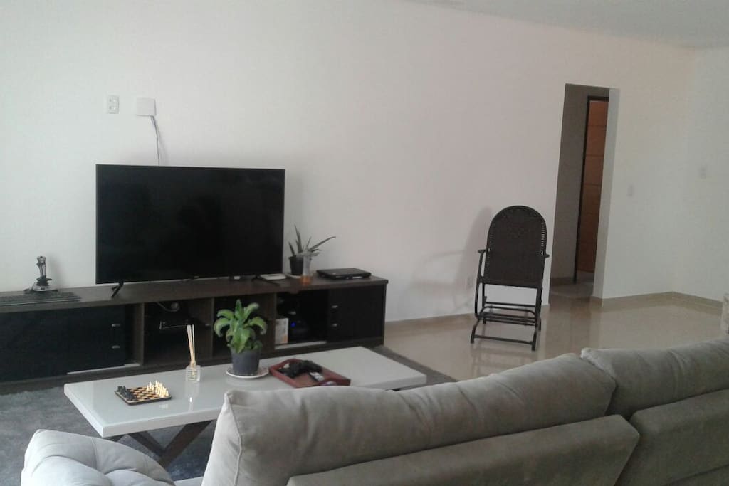 TV 55" 4k com acesso a todos os canais, Netflix, YouTube, Facebook e computador
WiFi maxspeed
XBoX