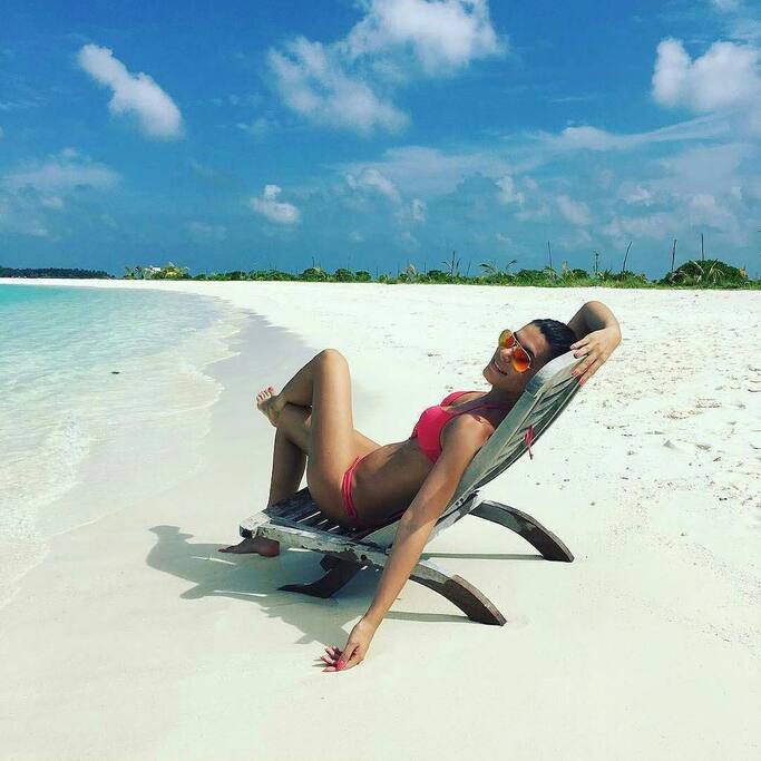 Relax on beach with bikini allow!!