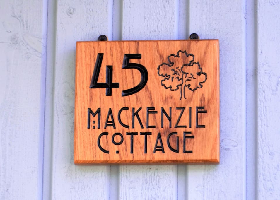 K45 Mackenzie Cottage - Entrance Sign