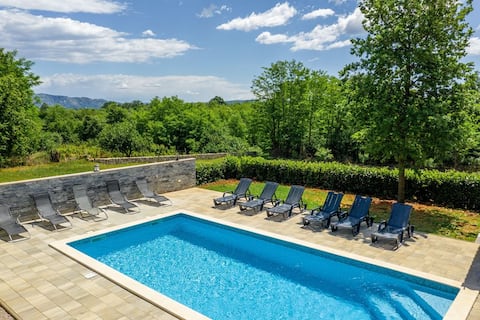 Private Villa in Zupanici near Rabac with jacuzzi