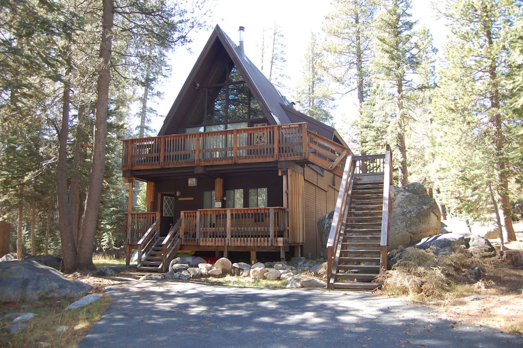 Classic A-frame, just 5 minutes walk to ski shuttle and lodge