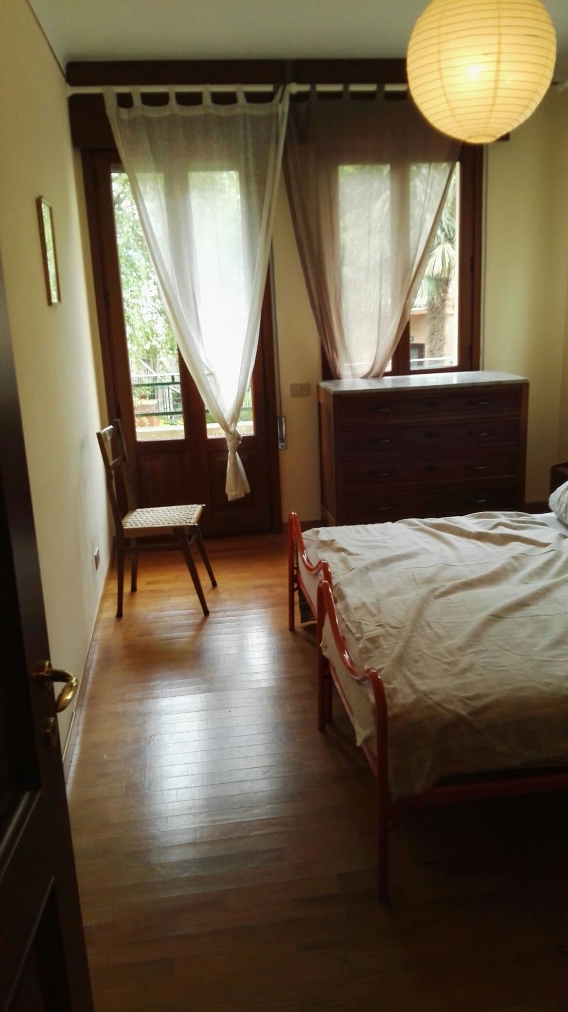 Dvere s prístupom na terasu zo spální. 