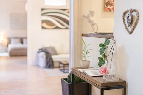 DOWNTOWN HEART 3 bdr, A/C, 5* Stars | OZONE CLEAN