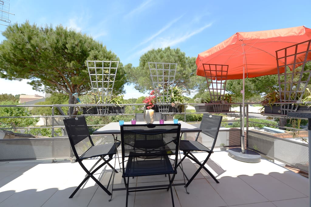 terrasse 10 M² parasols et plancha