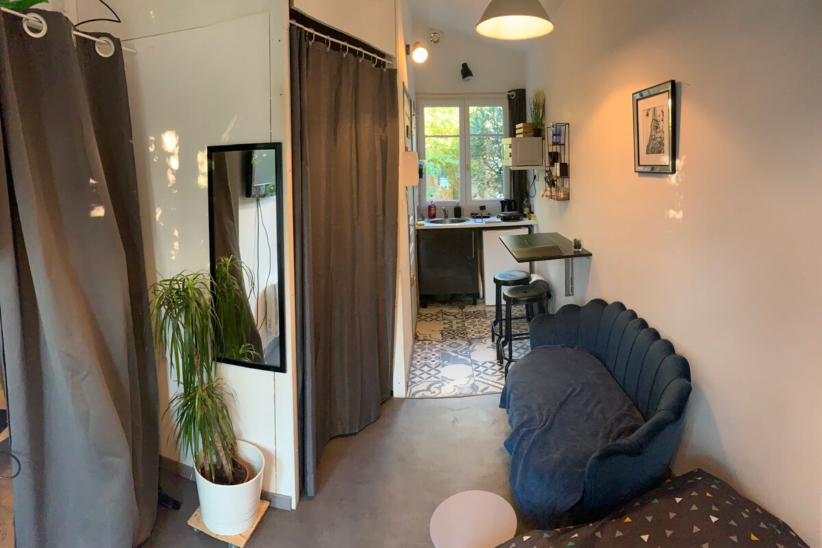 Popular Airbnb listing: 🍃Studio with terrace overlooking the garden, just for you in Houilles