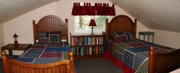 Bedroom 4: Two Twin beds in the upstairs loft area. Kids love to sleep up here.
