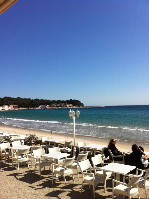 à 5 mn les terrasses sur mer si agréables même l'hiver