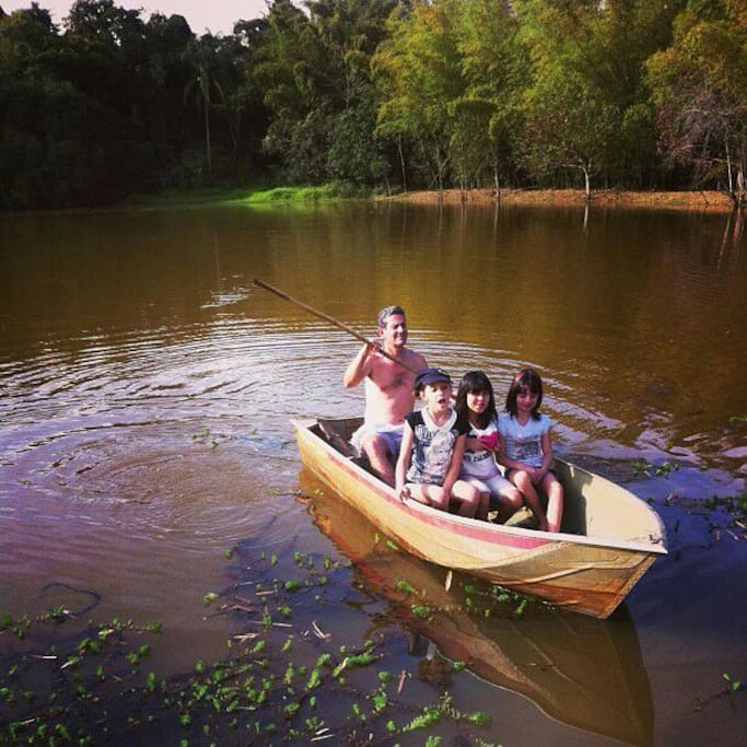 LAGO COM LINDA VISTA...