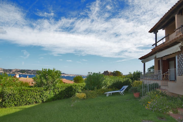 THE SEAGULLS - LARGE APARTMENT WITH SEA VIEW