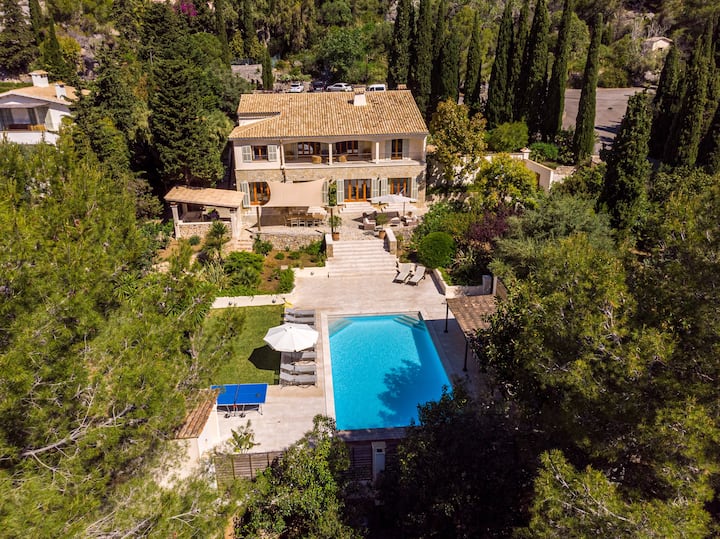 Luxury 5 Bedroom Retreat With Large Swimming Pool Villas For Rent In Pollenca North Mallorca Spain