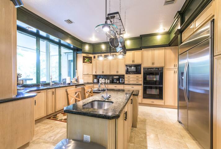 Luxurious Rooms at Casa Mansion gallery image 4