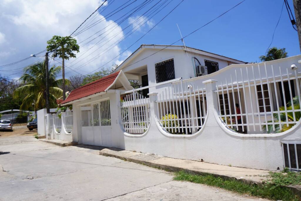 FACHADA DE INGRESO