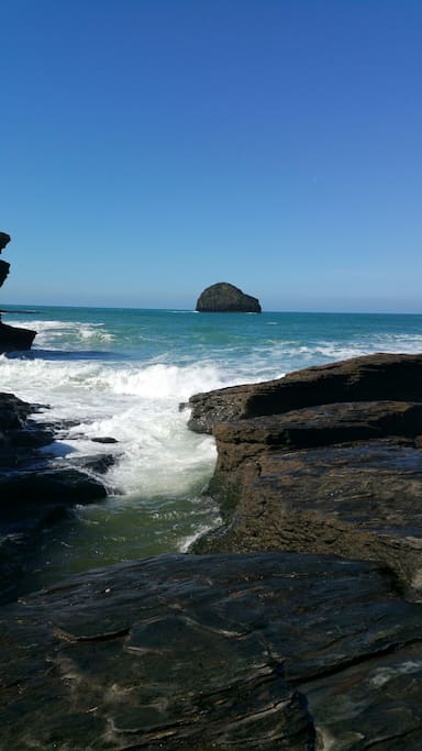 Trebarwith Strand and Gull rock