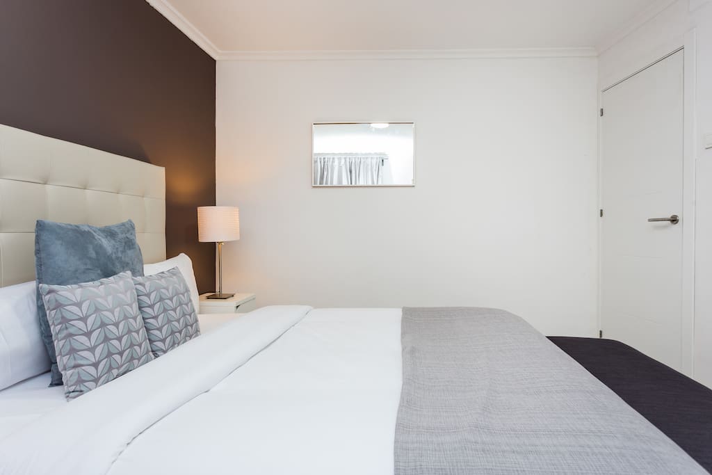 Bedroom 1 (double bed)