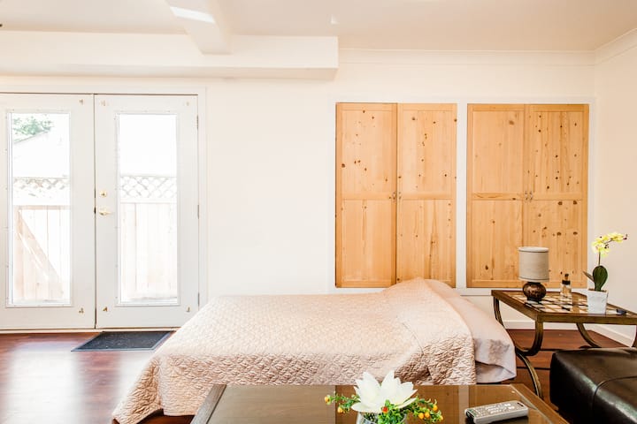 Ambienti i dhomës së gjumit