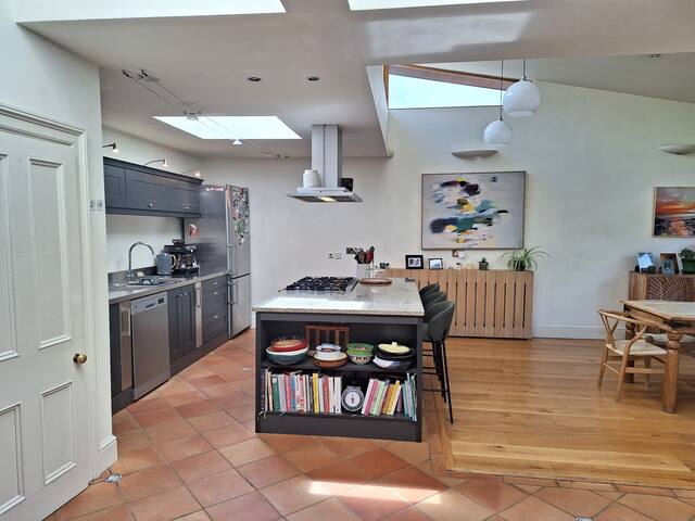 Spacious Family Home Close to City Centre