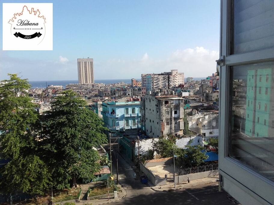 Vista de parte de La Habana, desde una de las ventanas del Máster Room.