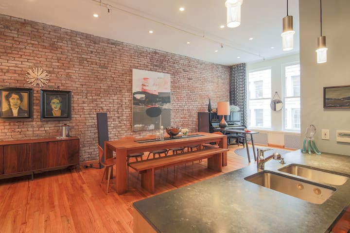 The Crosby Loft: Rare, elegant, spacious w sauna gallery image 3